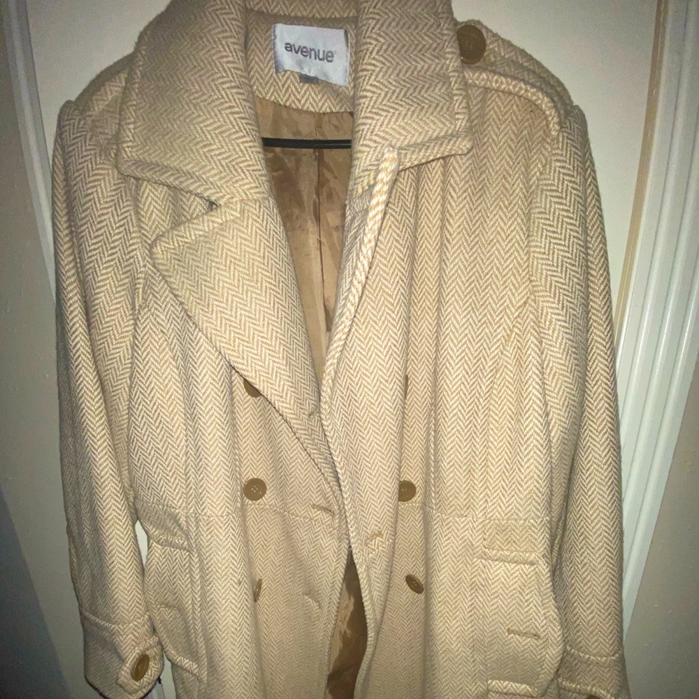 Avenue Cream/Tan Trench-coat.